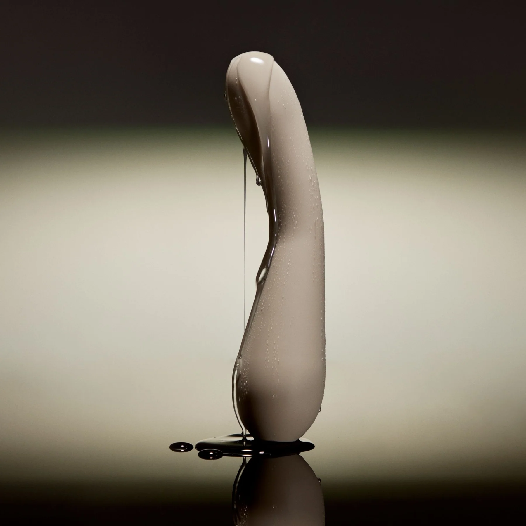 Maude Spot - curved tip detail